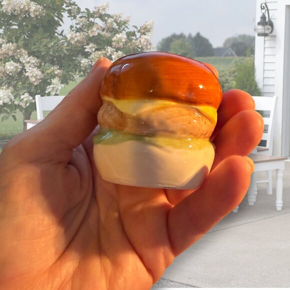 Cheesebugers Novalty Collactable Ceramic Salt and Pepper Shakers - Picture 5 of 8